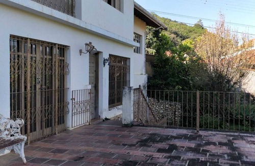 Sao Bento do Sapucai House | Central house - view to mountains
