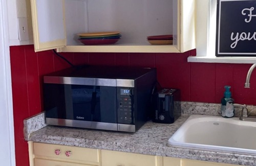 Enid House | Central Location 3BR 1B Fully Fenced Back Yard. Cozy & Quiet