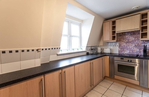Swindon Apartment | Central Location*Long Stay Discounts*Free Parking