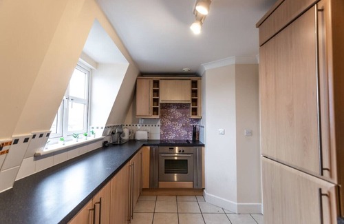 Swindon Apartment | Central Location*Long Stay Discounts*Free Parking