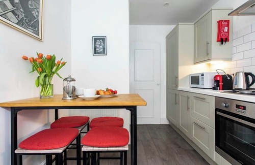 Upper Town Apartment | Central maisonette with garden