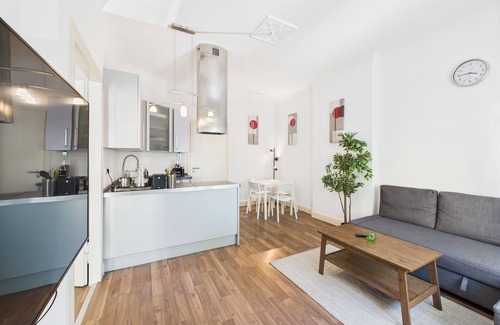 Wiesbaden Apartment | Central modern apartment I balcony I up to 4 persons