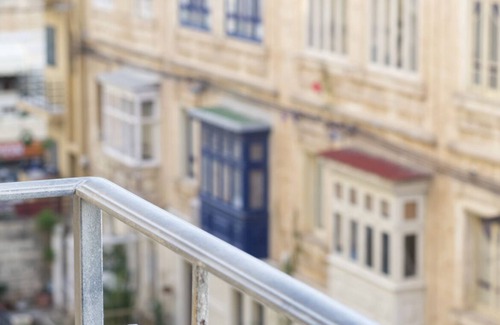 Sliema Apartment | Central, Modern Apts minutes away from seafront