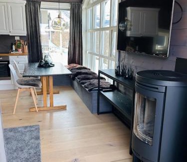 Møre og Romsdal Apartment | Central Mountain Penthouse Getaway, Strandafjellet