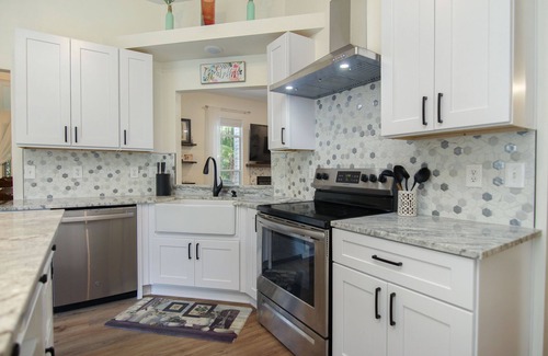 Mount Pleasant House | Central Mt. Pleasant Lake House - 10 Mins from Beach, Shopping, Restaurants!