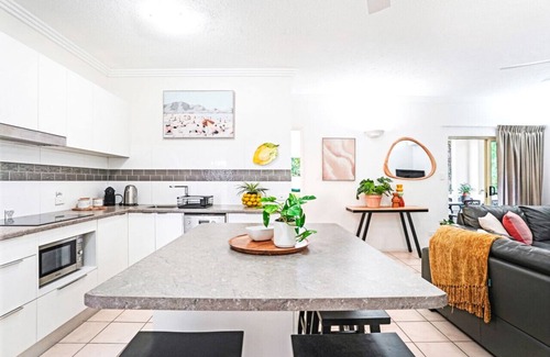 Port Douglas Apartment | Central Plaza- Stylish Tropical Escape | Resort Pool | Walk to Beach
