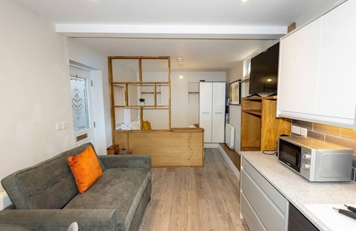 Reading Apartment | Central Reading studio for 2. 5mins station. Free Parking