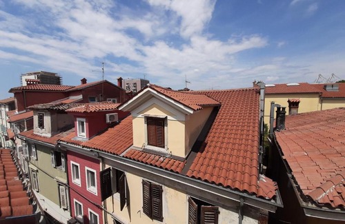 Koper Apartment | Central square view - near beach