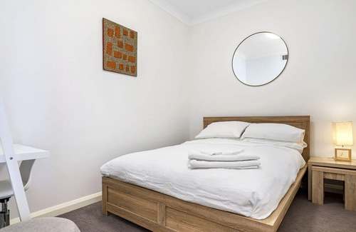 Gold Coast Apartment | Central Stay in Hope Island