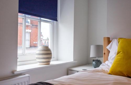 Westcliff-on-Sea Apartment | Central Studio Flats with Parking in Southend on Sea