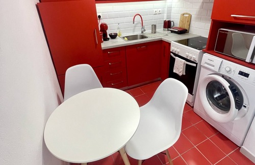 Volos City Centre Apartment | Central Studio Flat with Garden