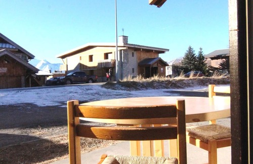 Jeux Apartment | Central Studio for 4 with Ski Access, Terrace, and Modern Amenities - Alpe d'Huez