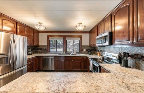 Tahoe Tavern Condo | Central Tahoe Retreat | Lake Views + Walk to Shore
