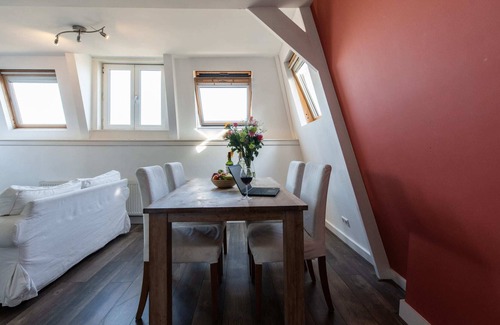 Oude Pijp Apartment | Central top floor apartment with private balcony
