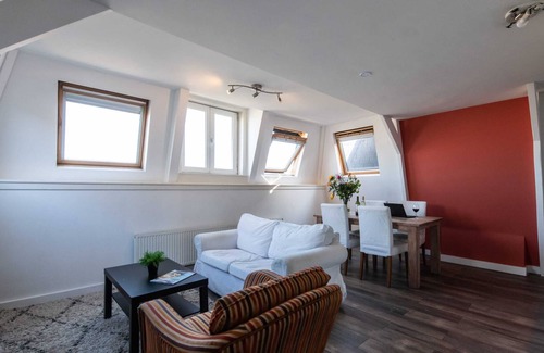 Oude Pijp Apartment | Central top floor apartment with private balcony