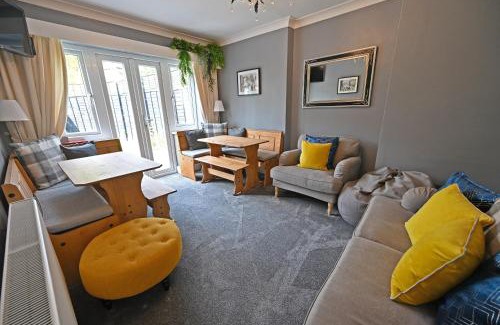 Stratford-upon-Avon House | Central Townhouse with FREE onsite EV parking