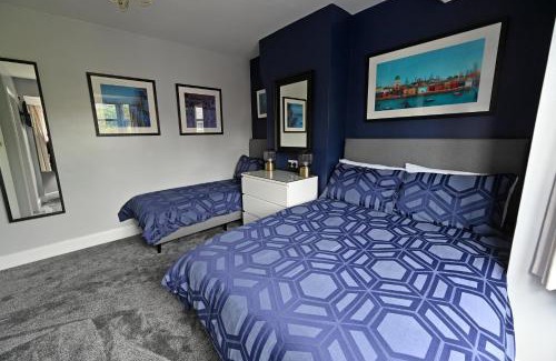 Stratford-upon-Avon House | Central Townhouse with FREE onsite EV parking