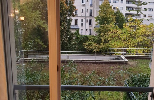 Combat Apartment | Central Vue Jardin Residence Standing Securisée Buttes Chaumont