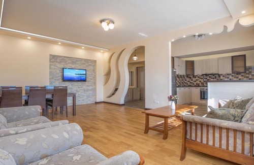 Kentron Apartment | Central Yerevan 2 Bedroom Charming Apartment