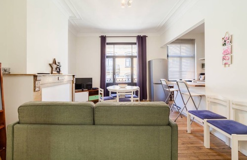 Sint-Gillis Apartment | Centrally located bright 2 room apartment in trendy st Gilles self check in