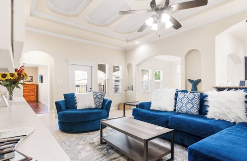 Bay Area Cabin | Centrally located Villa by the Bay with private pool.