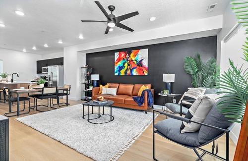 People's Freeway House | Centrally Located Getaway Minutes from downtownn