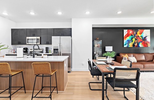 People's Freeway House | Centrally Located Getaway Minutes from downtownn
