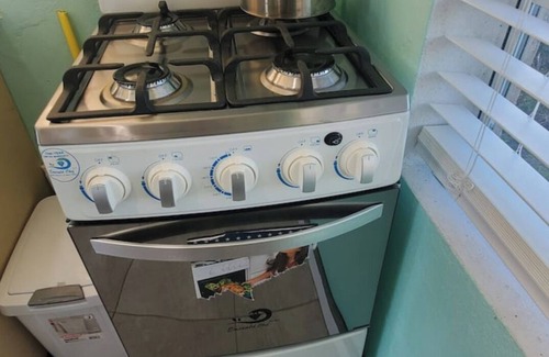 George Town Apartment | Centrally located 1 bedroom efficiency