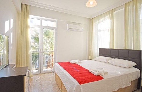Hisaronu Apartment | Centrally located 3 bed 3 bath apartment with private roof terraces. FREE WIFI