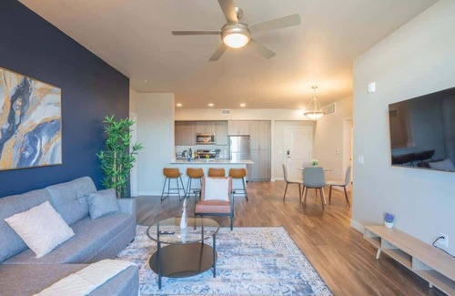 Tempe Apartment | Centrally Located Apt|Pool,Gym,W/D,Balcony,Parking