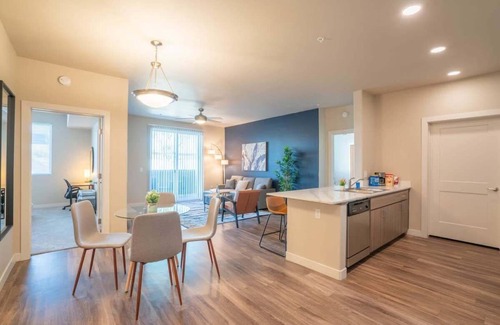Tempe Apartment | Centrally Located Apt|Pool,Gym,W/D,Balcony,Parking