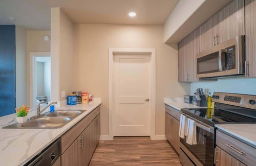 Tempe Apartment | Centrally Located Apt|Pool,Gym,W/D,Balcony,Parking