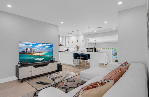 Coral Way Villa | Centrally located Home w/Pool & Gym