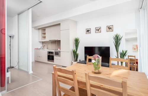 Downtown Toronto Apartment | Centrally Located In The Heart Of Downtown Toronto