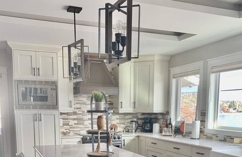 Central Okanagan House | Centrally- located lakeside home on shore of beautiful Okanagan Lake