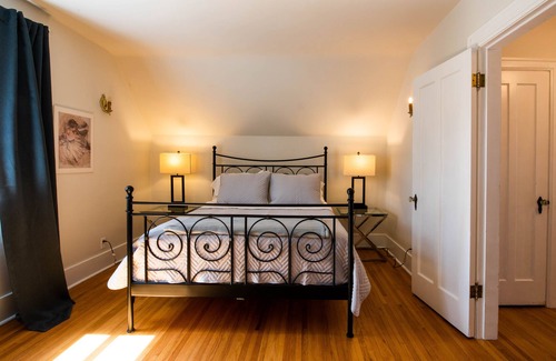 Saskatoon House | Centrally located near the UofS, RUH, JPCH & Synchrotron