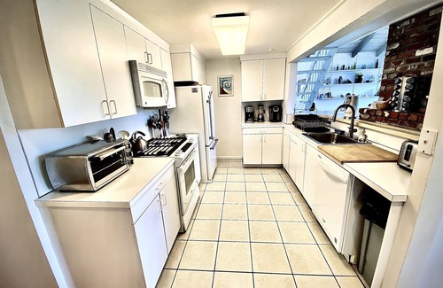 Summersea House | Centrally-Located New Seabury Waterfront: Aug 27 to 29 At 45% Off!