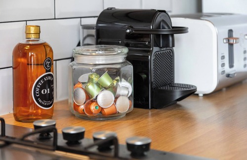 Homerton Apartment | Centrally located Scandinavian high quality design. 2 min walk to station