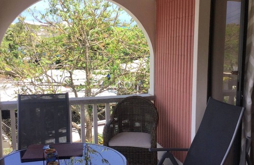 Signal Hill House | Centrally located to restaurants, bars, beaches and shopping areas.