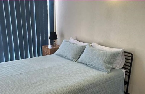 North Ward Apartment | Centrally Located Unit Moments From The Strand