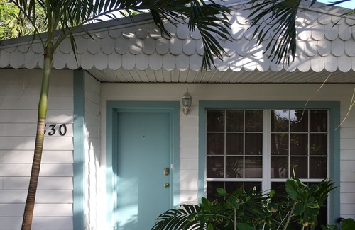 Indialantic By The Sea House | Centrally located, walk/bike to the beach, river, restaurants or Pub