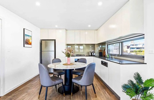 Newtown Apartment | Centre of Newtown 1 BED APT Masterpiece Holiday