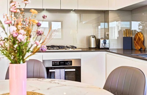 Newtown Apartment | Centre of Newtown 1 BED APT Masterpiece Holiday