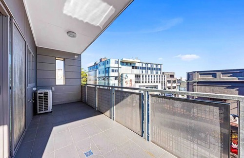 Newtown Apartment | Centre of Newtown 1 BED APT Masterpiece Holiday