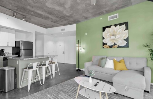 Evans Churchill Apartment | Centric 3BR In HEART of DTPHX Pool+Free Parking