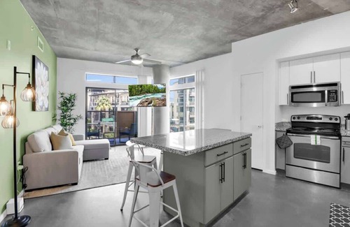 Evans Churchill Apartment | Centric 3BR In HEART of DTPHX Pool+Free Parking