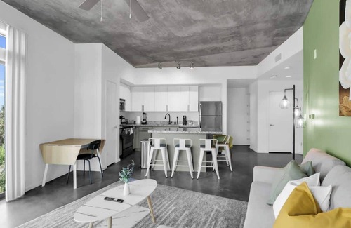 Evans Churchill Apartment | Centric 3BR In HEART of DTPHX Pool+Free Parking