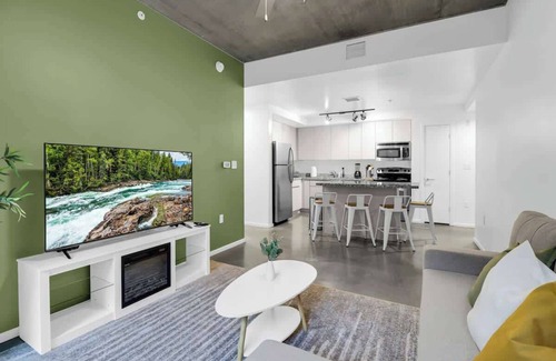 Evans Churchill Apartment | Centric 4BR In HEART of DTPHX Pool+Free Parking