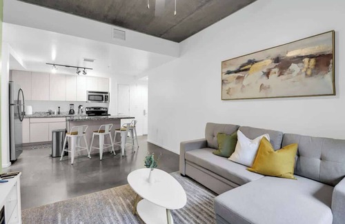 Evans Churchill Apartment | Centric 4BR In HEART of DTPHX Pool+Free Parking
