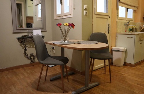 Omonia Apartment | CENTRO 50sqm, 3rd floor apartment, of a very central block of flats ,in Athens.